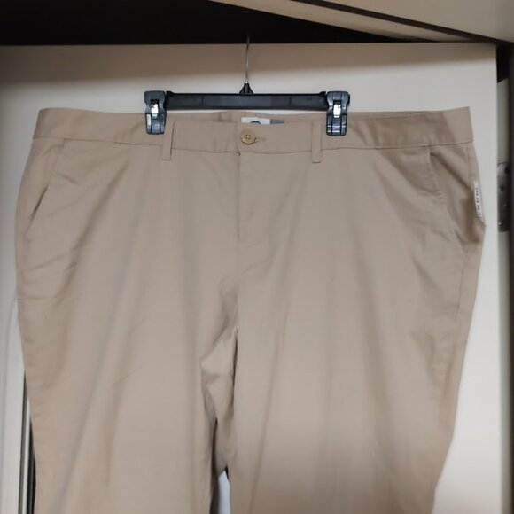 New Old Navy San Francisco Beige Pants Size Women's 24 Plus Short - Picture 2 of 3